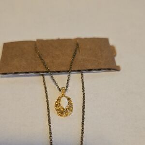 Elegant Gold Pendant Necklace